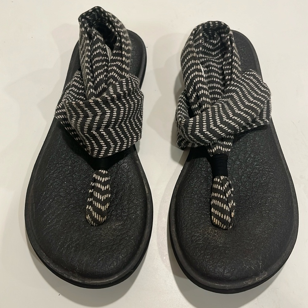 Sanuk Womens Yoga Sling Sandals Size US 7 Chevron Comfort Flip Flops